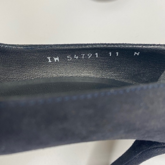 Stuart Weitzman Peep-Toe Ruffle-Bow Heels
Sz 11 - Picture 14 of 16